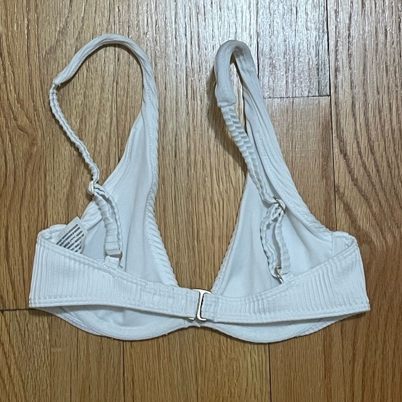 Hollister White High Apex Ribbed Underwire Bikini Top Size XXS - Picture 3 of 5